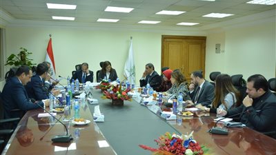 وزيرا التخطيط والاتصالات يبحثان سبل التعاون في مجال التمويل متناهي الصغر