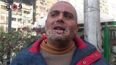 بالفيديو.. بائعو الأرصفة يدافعون عن بضائعهم.. أحمد: «البضاعة نفس اللي موجودة في المحال».. إبراهيم: «الزبون بيلاقي الحاجة مناسبة فبيشتري».. بائع شامبوهات: «الفرق بيني والصيدليا