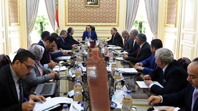 وزير الري يستعرض الموقف التنفيذي لمشروعات الوزارة