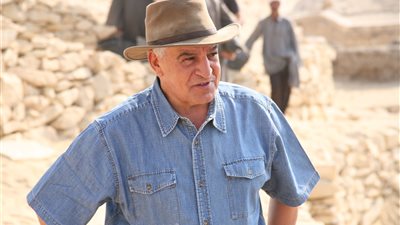 «شرطة السياحة»: زاهي حواس وراء تهريب خرطوشة خوفو