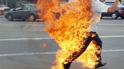 خلافات مالية تدفع صاحب ورشة لإشعال النيران في جسد شخص بالطالبية