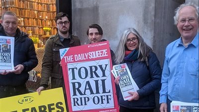 تظاهرات في بريطانيا عقب زيادة أسعار تذاكر السكك الحديدية (صور)