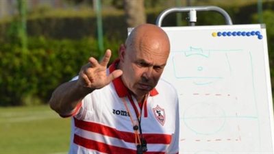 «جروس» يشرح للاعبي الزمالك خطة الفوز على الاتحاد