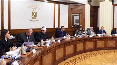 الحكومة توافق على إنشاء منطقة حرة لصناعة النسيج بالعاشر