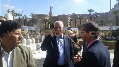 بالصور.. محافظ القاهرة يتوعد بمعاقبة مسئولي النظافة بـ«الخليفة»