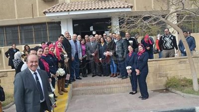 رئيس مطار القاهرة يحتفل مع العاملين الأقباط بالعام الجديد