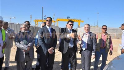 بالصور.. وزير الري يشيد بمعدلات الإنجاز في مشروع قناطر أسيوط الجديدة