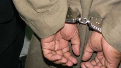 ضبط سائق بحوزته 168 قطعة سلاح أبيض وألعاب نارية بالفيوم