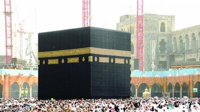 صحيفة سعودية: تكدس المعتمرين يسبب اختناقات حول الكعبة المشرفة