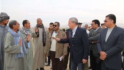 25 صورة ترصد حملة إزالة التعديات على أراضي المراشدة في قنا