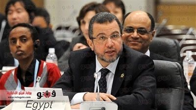 قنديل يشاهد فيلما تسجيليا عن مستقبل صناعة التعهيد في مصر