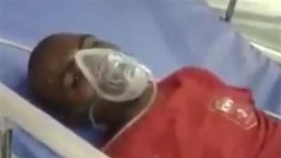 رجل ينبح بعد تلقيه عضة من كلب في لقطات صادمة (فيديو)