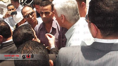 بالصور.. محافظ الإسماعيلية يحمى موكب 