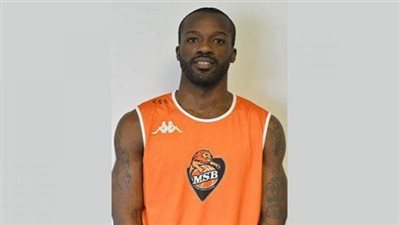 الأمريكي «هولمز»: سعيد باللعب ضمن صفوف نادٍ بعراقة الأهلي