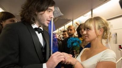 بالفيديو والصور.. أزواج رفعوا شعار 