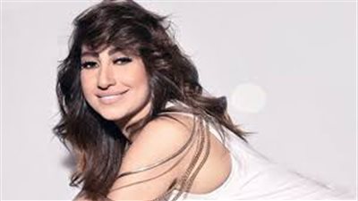 وصلة رقص لشيرين في حفل زفاف شقيقتها على أنغام أغاني بوسي (فيديو)