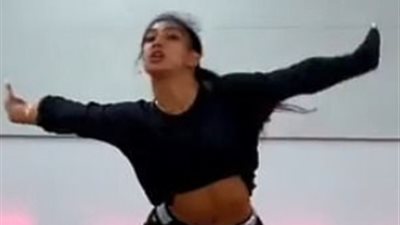 رقصة فتاة تثير ضجة وتحصد إعجاب «بريتنى سبيرز» (فيديو وصور)