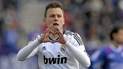 بالفيديو.. «ريـال مدريد» يتقدم بهدف على «قادش» بالشوط الأول