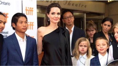 أنجلينا جولي تدعم خط أزياء سيلين ديون للملابس المحايدة