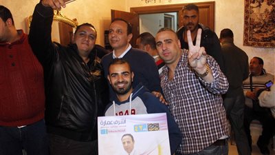 بالفيديو والصُور.. عمارة يحتفل بفوزه بمقعد الدائرة الأولى بالإسماعيلية