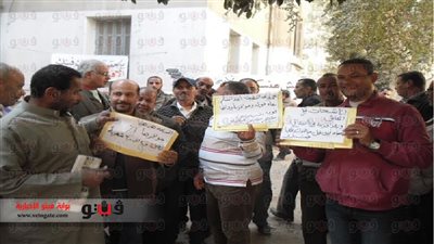بالصور.. عمال المساحة بالمنيا يواصلون إضرابهم لليوم السابع على التوالي