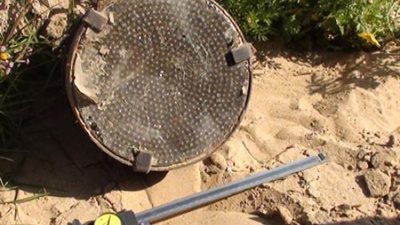 تفكيك عبوة ناسفة داخل حفرة أسفل الطريق الأسفلتي بالشيخ زويد