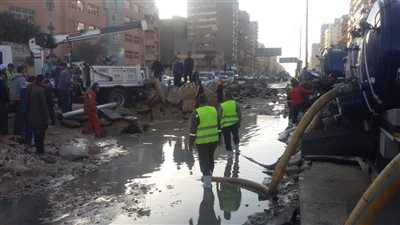 إصلاح سدد بالصرف الصحي في مصطفى النحاس