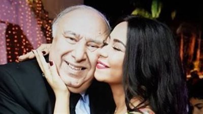 حما شيرين عبد الوهاب يهاجم تامر أمين ويكشف حجم خسارتها من حفل رأس السنة