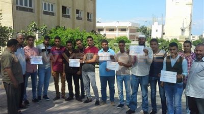 وقفة احتجاجية لأولياء أمور طلاب المعهد الإعدادي الأزهري بسوهاج