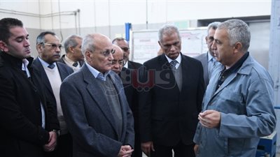 العصار يتفقد شركة هليوبوليس للصناعات الكيماوية