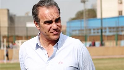 لاسارتي يجتمع مع لاعبي الأهلي لتصحيح أخطاء لقاء بيراميدز