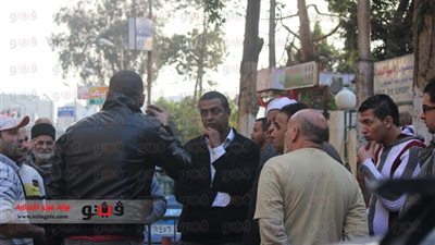 بالفيديو والصور.. تجمهر المواطنين أمام مسجد الرحمن بالزمالك رفضًا لإغلاقه