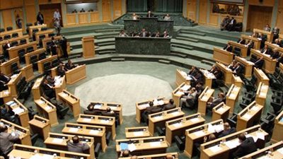 الشارع الأردنى يترقب مواجهة حامية بين الحكومة والبرلمان بشأن الموازنة.. اليوم