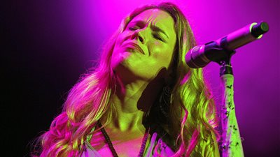 بالصور.. الأمير «هاري» يشارك حملة «لا تشعر بالخجل» في يوم «الإيدز العالمي»