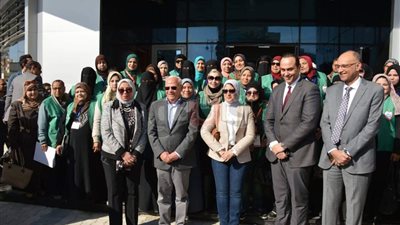 هالة زايد تشيد بمبنى المجمع الإداري للتأمين الصحي (صور)