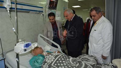 محافظ الجيزة يلبي نداء سيدة عجوز تشتكي من كسر مضاعف بيدها