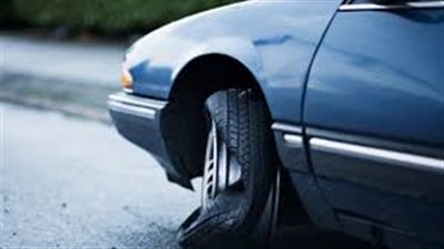 انفجار إطار سيارة يتسبب في وفاة طفلة ووالدها وإصابة الأم في بورسعيد