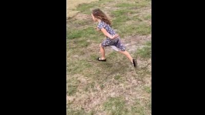 رد فعل صادم لطفلة اصطادت سلحفاة بدلا من السمك (فيديو)