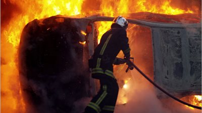 السيارة التي تم تفجيرها في طرابلس تابعة للسفارة الايطالية ومستقليها لم يكونا بها