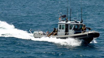 زورق حربي إسرائيلي يخترق المياه الإقليمية اللبنانية