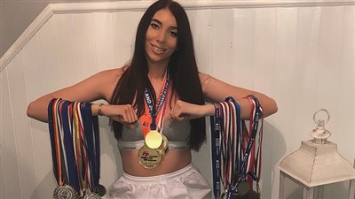 طول لاعبة تايكوندو يحول حياتها إلى جحيم (فيديو وصور)