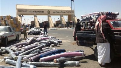 اليوم.. عودة حركة التبادل التجاري عبر الطريق الدولي بين مصر وليبيا