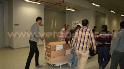 بالصور .. مركز ترميم المتحف المصرى الكبير يستقبل 325 قطعة أثرية