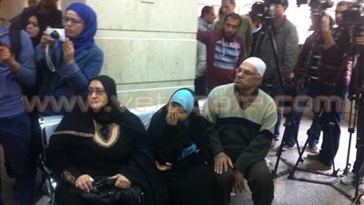 تجمع سكان عقار المطرية المنهار لتسلم عقود شقق بديلة