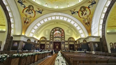 وفد طلابي من جامعتي القاهرة وعين شمس يشاركان بقداس عيد الميلاد