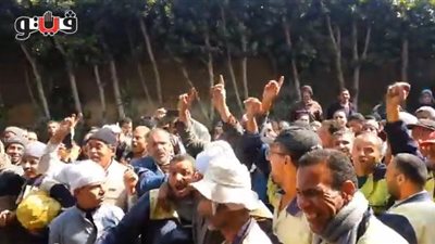 بالفيديو.. مشادات كلامية بين عمال النظافة وسائق رئيس الهيئة بالجيزة