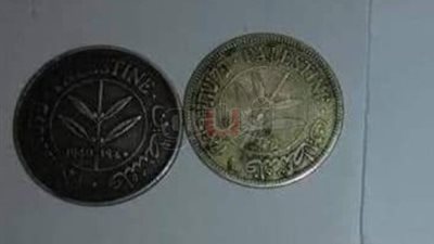 جمارك مطار برج العرب تحبط محاولة تهريب عملات أثرية