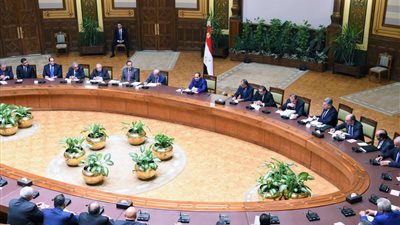 رئيس الحكومة يستعرض مع السيسي ورجال الأعمال التحديات الاقتصادية