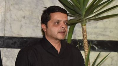 هنيدي ومجدي الجلاد والغيطي في عزاء والدة الإبراشي