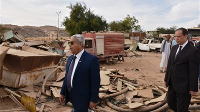 مهلة أسبوع لعرض موقف السيارات المكهنة على محافظ أسوان (فيديو وصور)